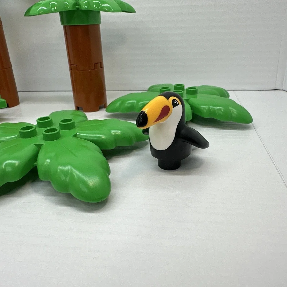 Lego Duplo Lot - Trees &Flower bricks Bird Toucan  - 17 pieces total